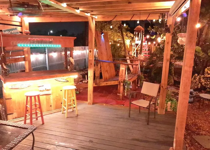 Susan And Ledif\'S Tropical Hideaway