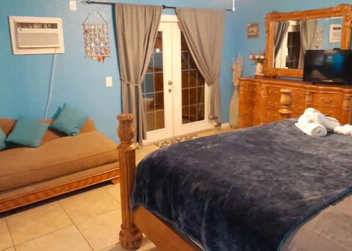 Susan And Ledif\'S Tropical Hideaway