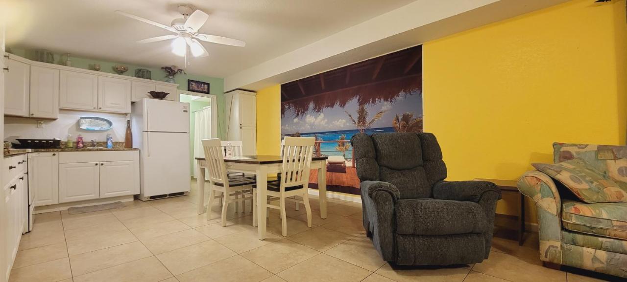 Susan And Ledif's Tropical Hideaway *